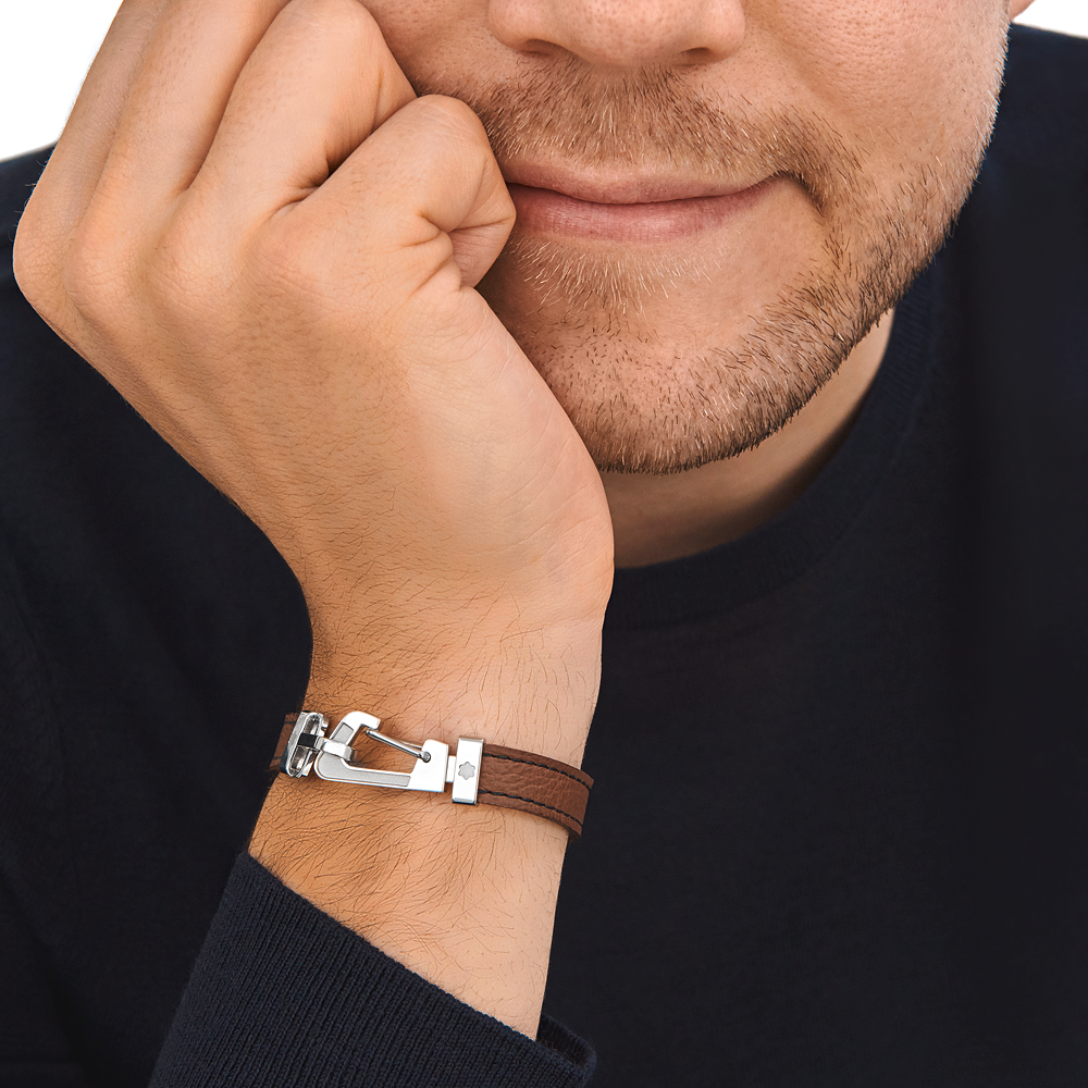 Bracelet in brown leather with carabiner closure in stainless steel, image 4